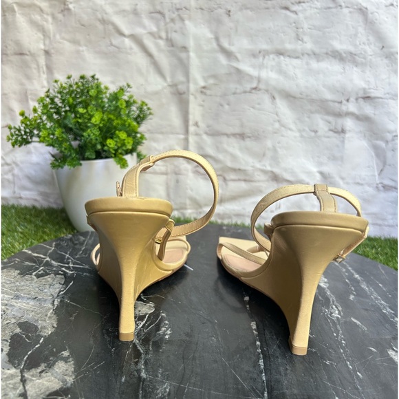 BOTTEGA VENETA 
USD 1100
STRETCH SANDAL Wedge
LOUNGE NAPPA
CANE SUGAR  38 US 8 - Picture 11 of 16